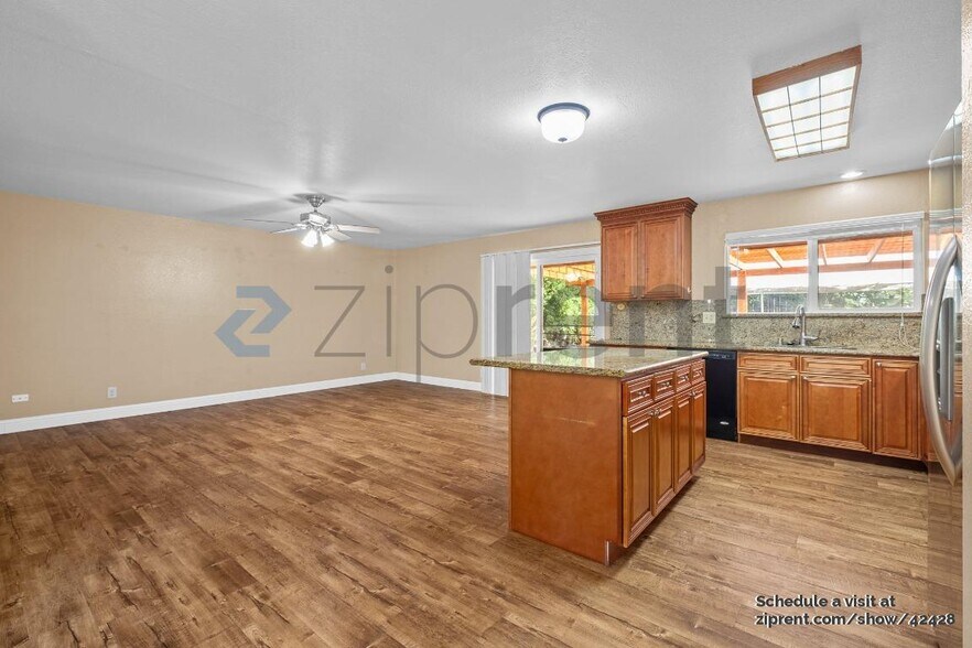 Building Photo - 935 Springoak Way