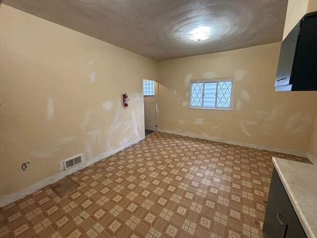 Building Photo - New Year, New Home, $500 Off! This is a Lease-to-Own – Not a typical rental.