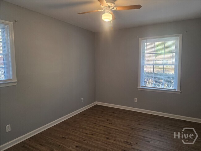 Building Photo - 213 Westwood Dr