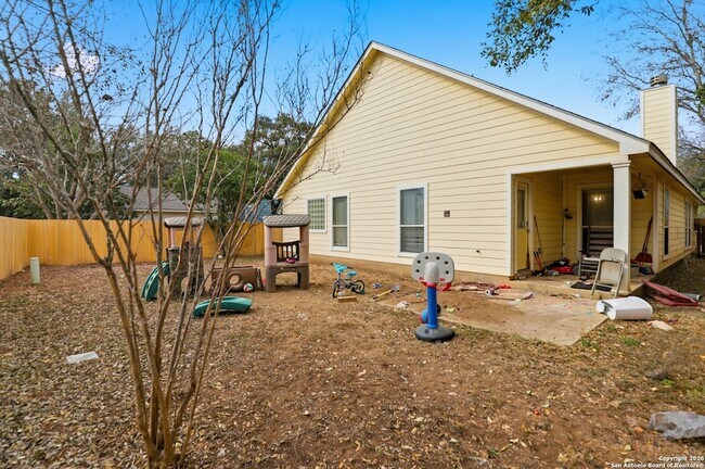 Building Photo - 414 Willow Grove Dr