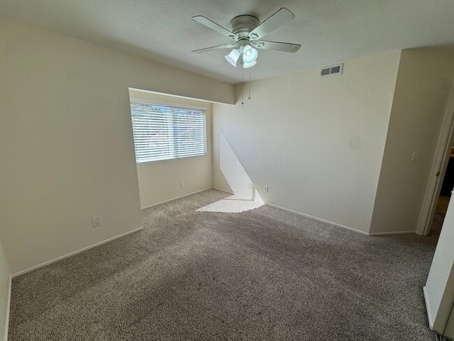 Building Photo - 4 Bedroom house with pool and amazing views