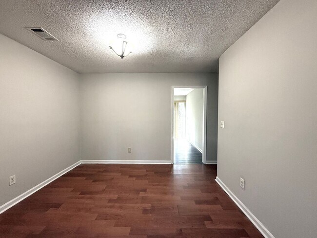 Building Photo - 4101 Hawthorne Cir