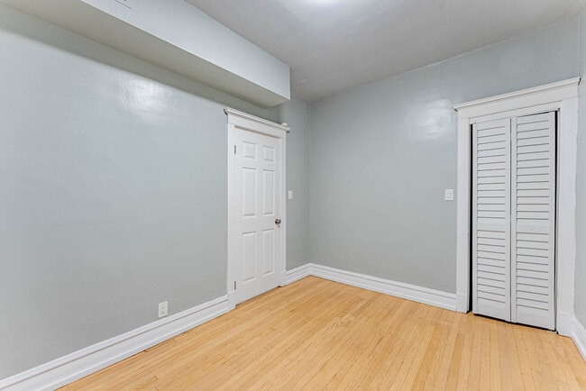 Building Photo - 4200 W 21st Pl