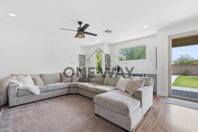 Building Photo - 8953 E Hillview St