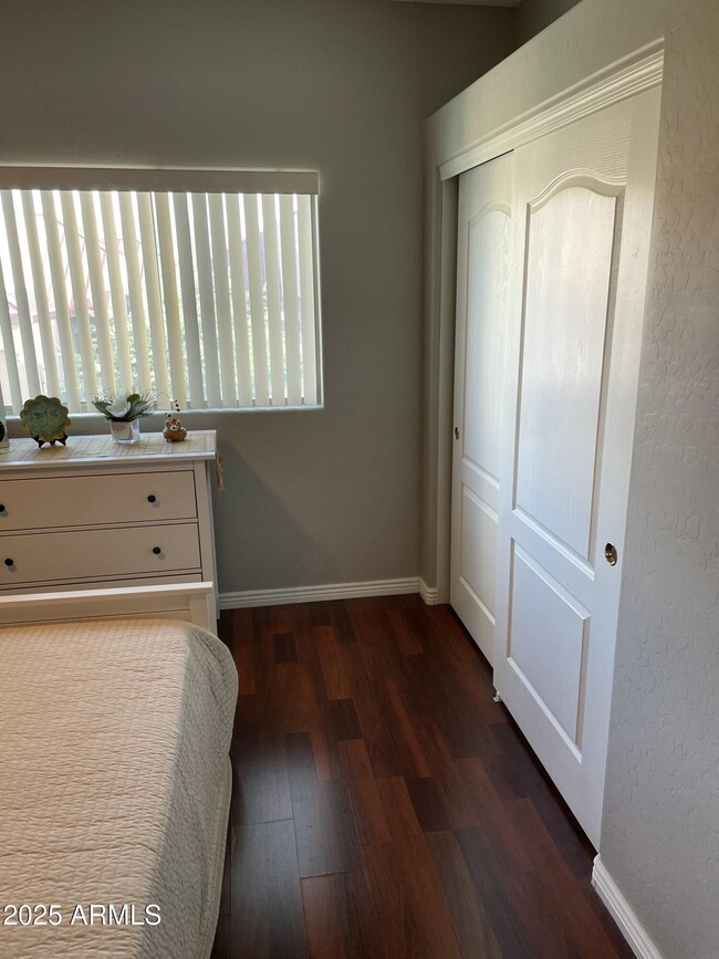 Building Photo - 1015 S Val Vista Dr