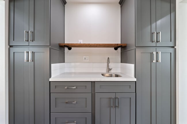 Building Photo - 6535 Ben Ave