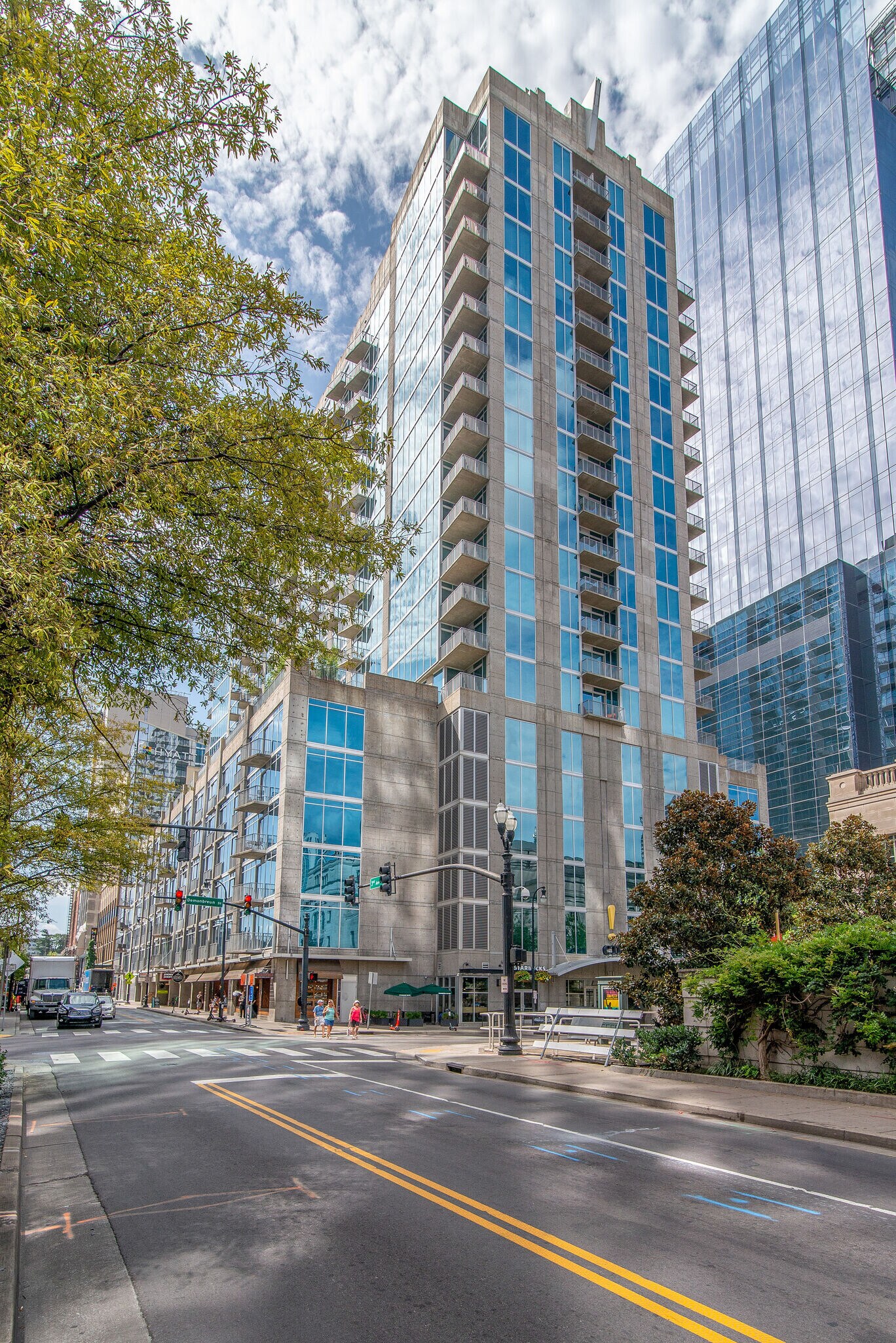 Building Photo - 301 Demonbreun St