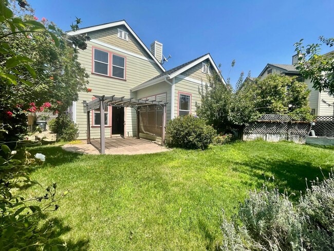 Building Photo - Pet friendly House Santa Maria