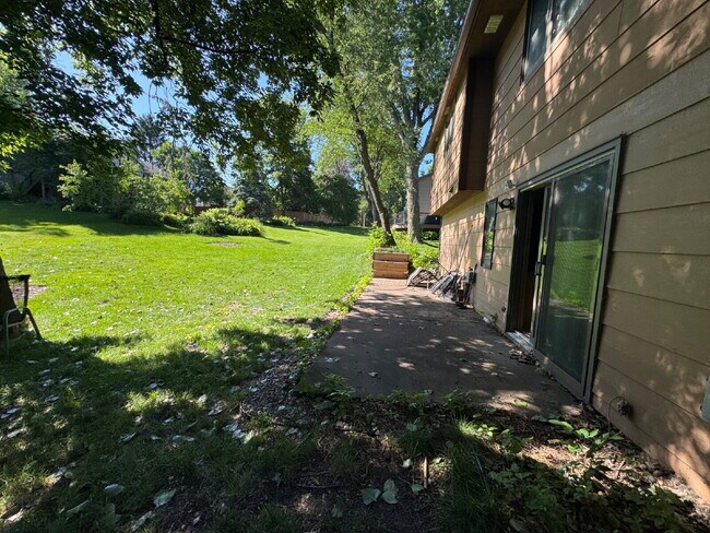 Building Photo - Charming 4-Bed Lakeville Home with Spacious 2000 Sq Ft & Gleaming Neighborhood!"