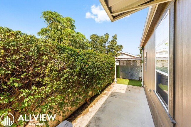 Building Photo - Stylish and beautiful 3-Bed Home with Land...