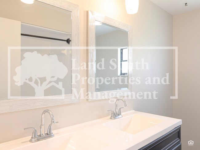 Building Photo - 2190 Belaire Dr