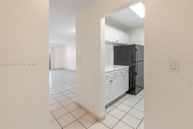 Building Photo - 677 SW 9th Ave