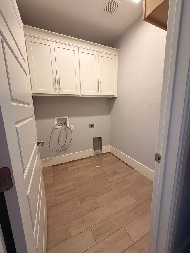 Building Photo - 1206 Burgandy Dr