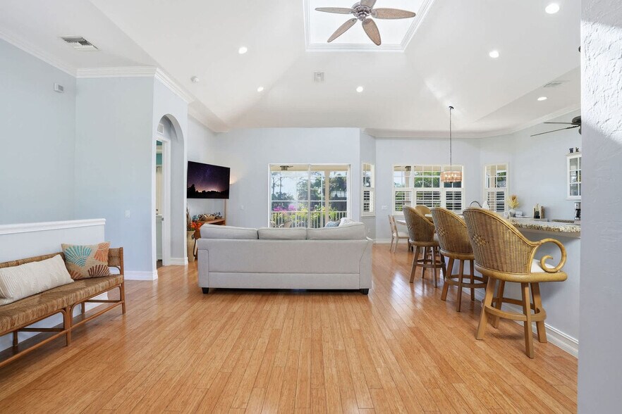 Building Photo - 3011 Pine Tree Dr