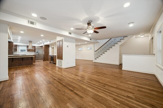 Building Photo - 1909 W Lamar St