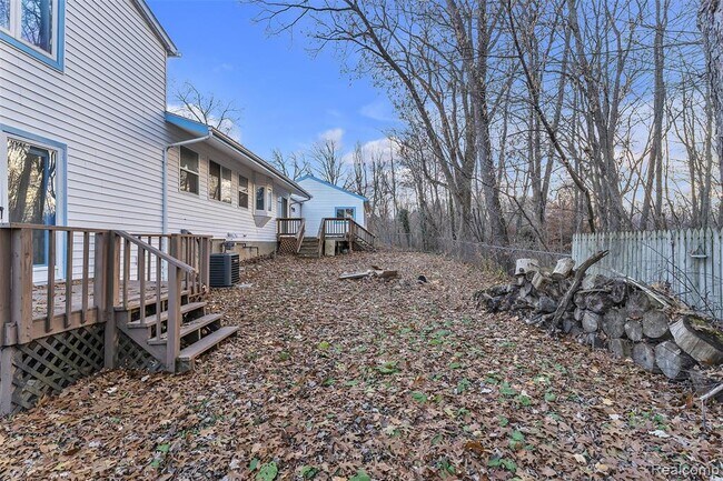 Building Photo - 8165 Leonard Dr