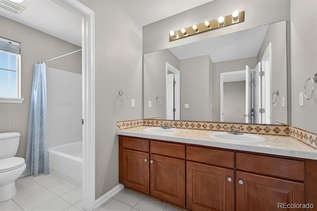 Building Photo - 10543 Laurelglen Cir