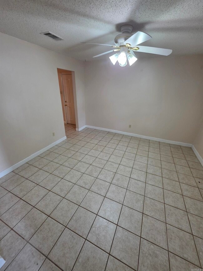 Building Photo - 8303 Pennwood Dr