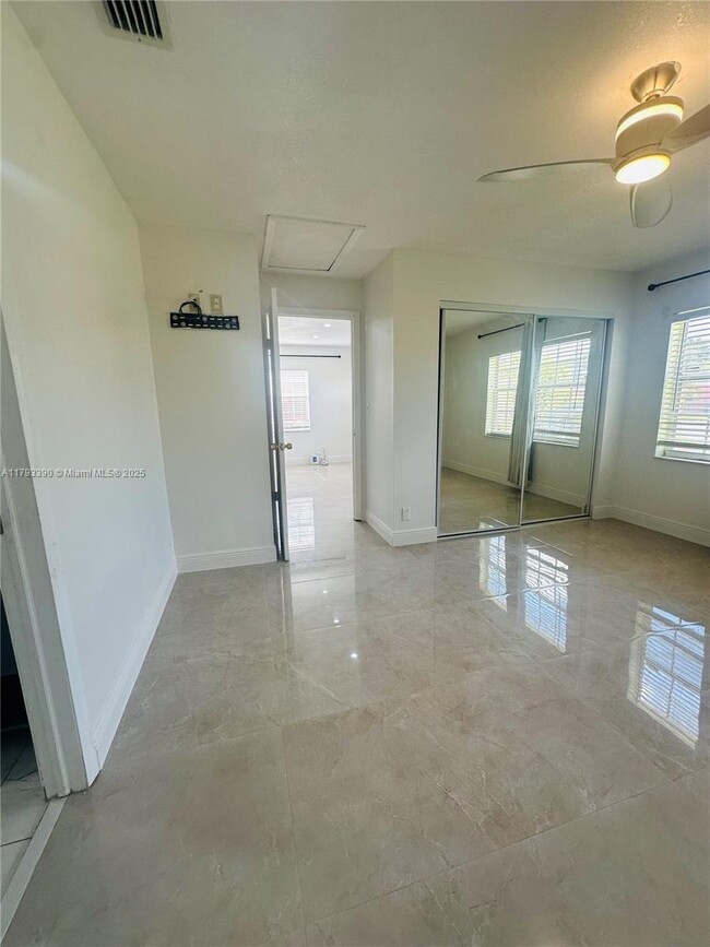 Building Photo - 4406 SW 25th St