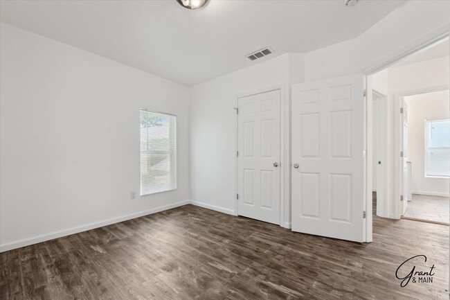 Building Photo - $1,995 - North End 4 Bedroom/ 1.5 bathroom...