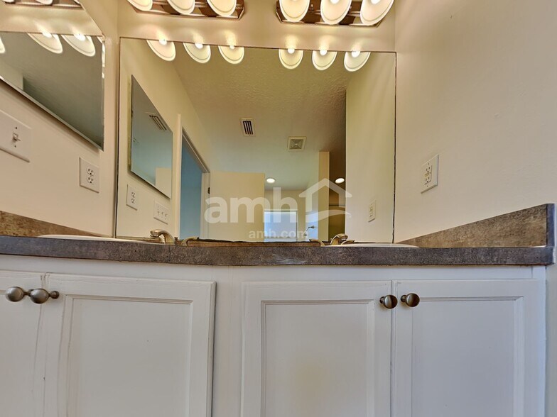 Building Photo - 777 Rembrandt Ave