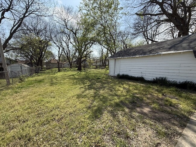 Building Photo - 226 12th Ave NW