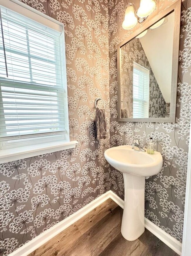 Building Photo - 28 Pomona Cir