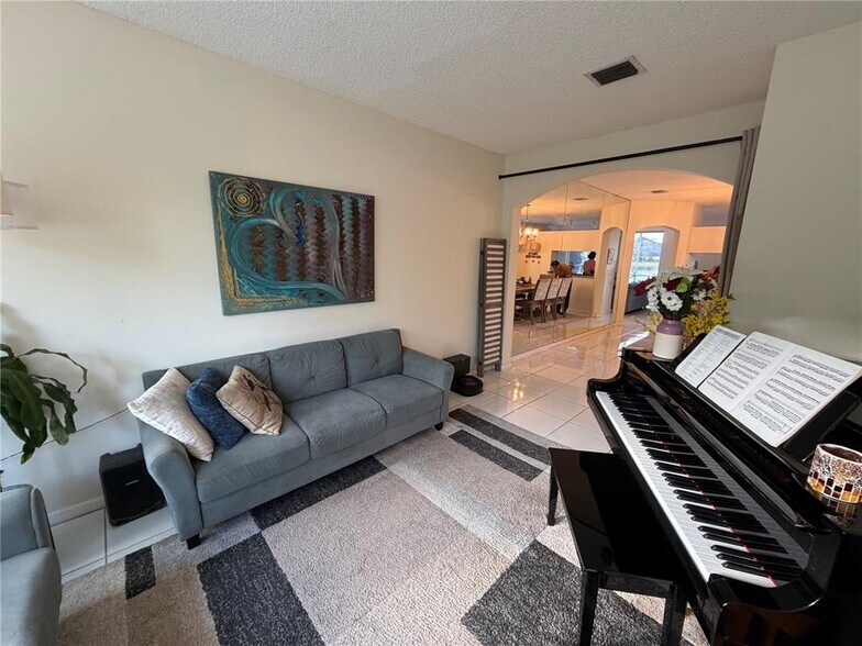 Building Photo - 4908 SW 151st Ave