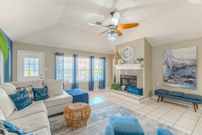 Building Photo - 13417 Bunker Hill Dr