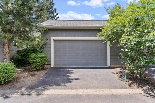 Building Photo - Charming Northwest Crossing Townhome!