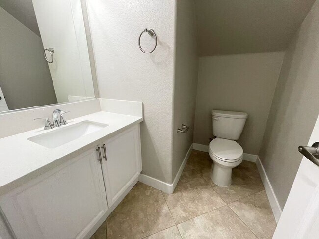 Building Photo - Inside the gated community townhouse