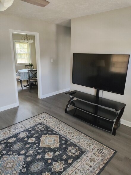 Primary Photo - 6231 Lansford Dr