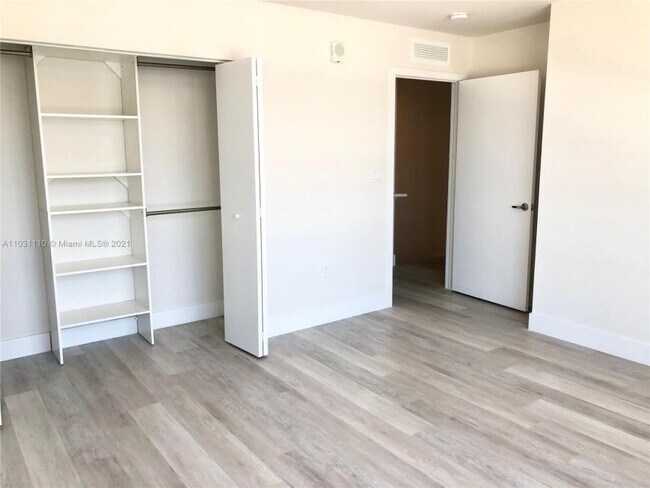 Building Photo - 2 bedroom in Aventura FL 33180