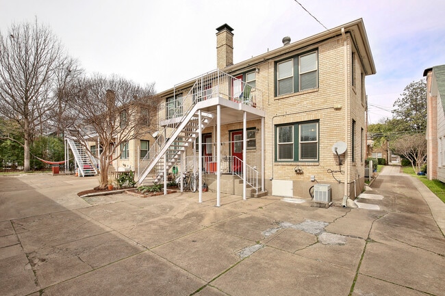 Building Photo - 5924 La Vista Dr