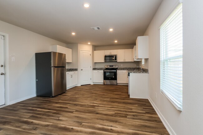 Building Photo - 10083 Cerritos dr