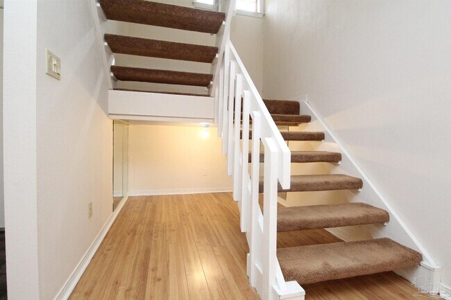 Building Photo - 2375 Sugartree Ave