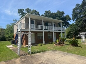 Building Photo - Rebecca