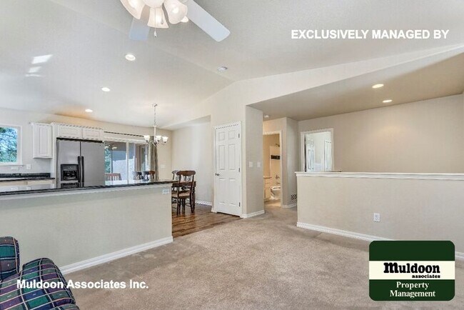 Building Photo - 8385 Woodcrest Dr