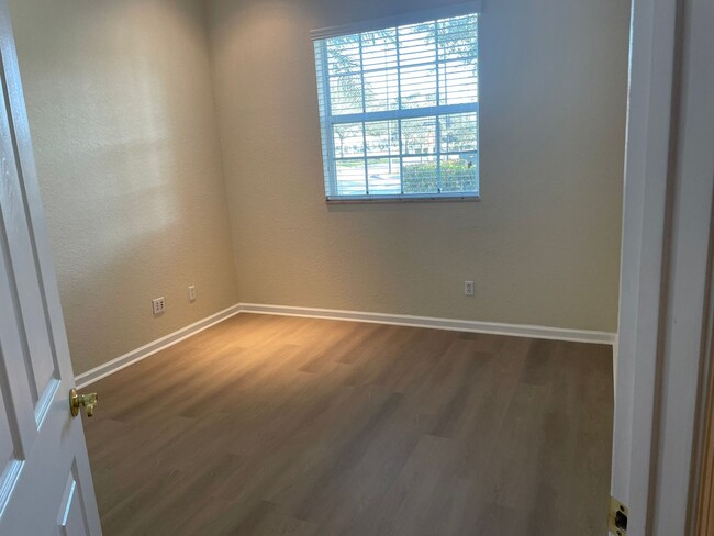 Building Photo - Furnished 1st Floor Condo in the Heart of ...