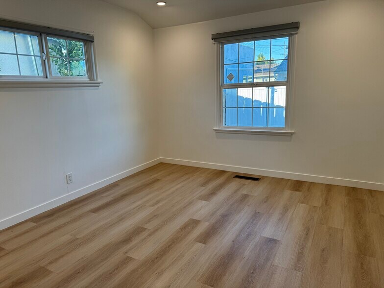 Building Photo - 22051 Vanowen St