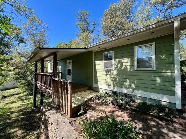 Primary Photo - 5 Shady Cove Ln