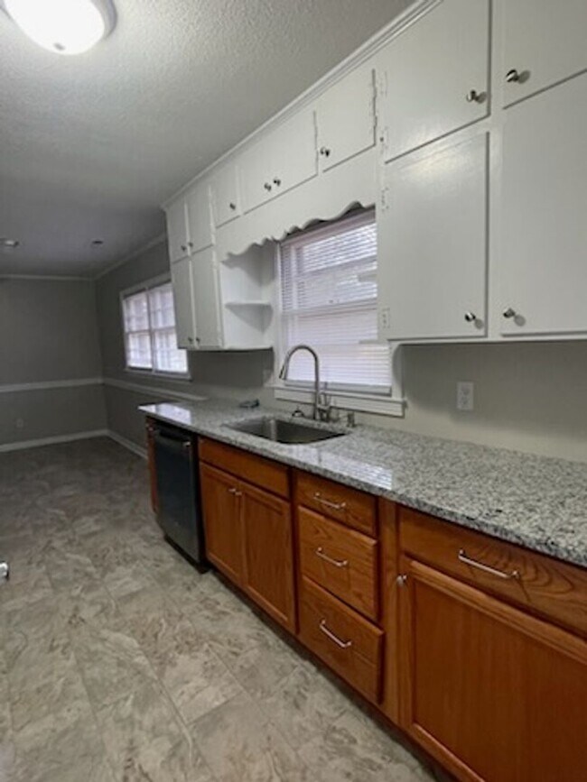 Building Photo - 301 Abbott Dr