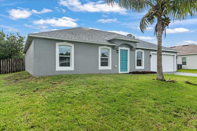 Building Photo - Palm Bay Gem