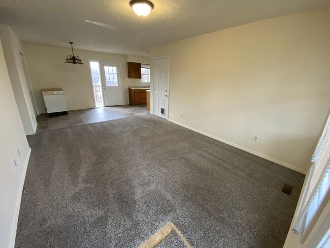 Building Photo - 3 Bedroom House Near the Clear Creek Trail