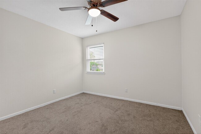 Building Photo - 417 W Hillary Cir