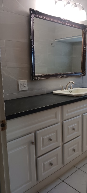 Building Photo - 2456 Broadvue Ave