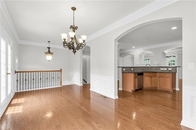 Building Photo - 10870 Brunson Dr