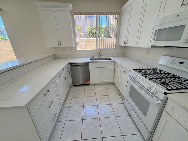 Building Photo - Very clean and upgraded 4 bedroom home in Buena Park