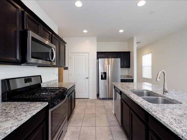 Building Photo - Modern Comfort Meets Community Living – 3 Bed, 2 Bath Beauty with Resort-Style Amenities!