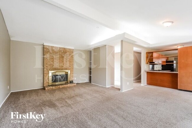 Building Photo - 2405 Brook Dr